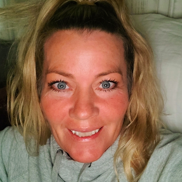 Meet your Posher, Pamela - Picture 3 of 5